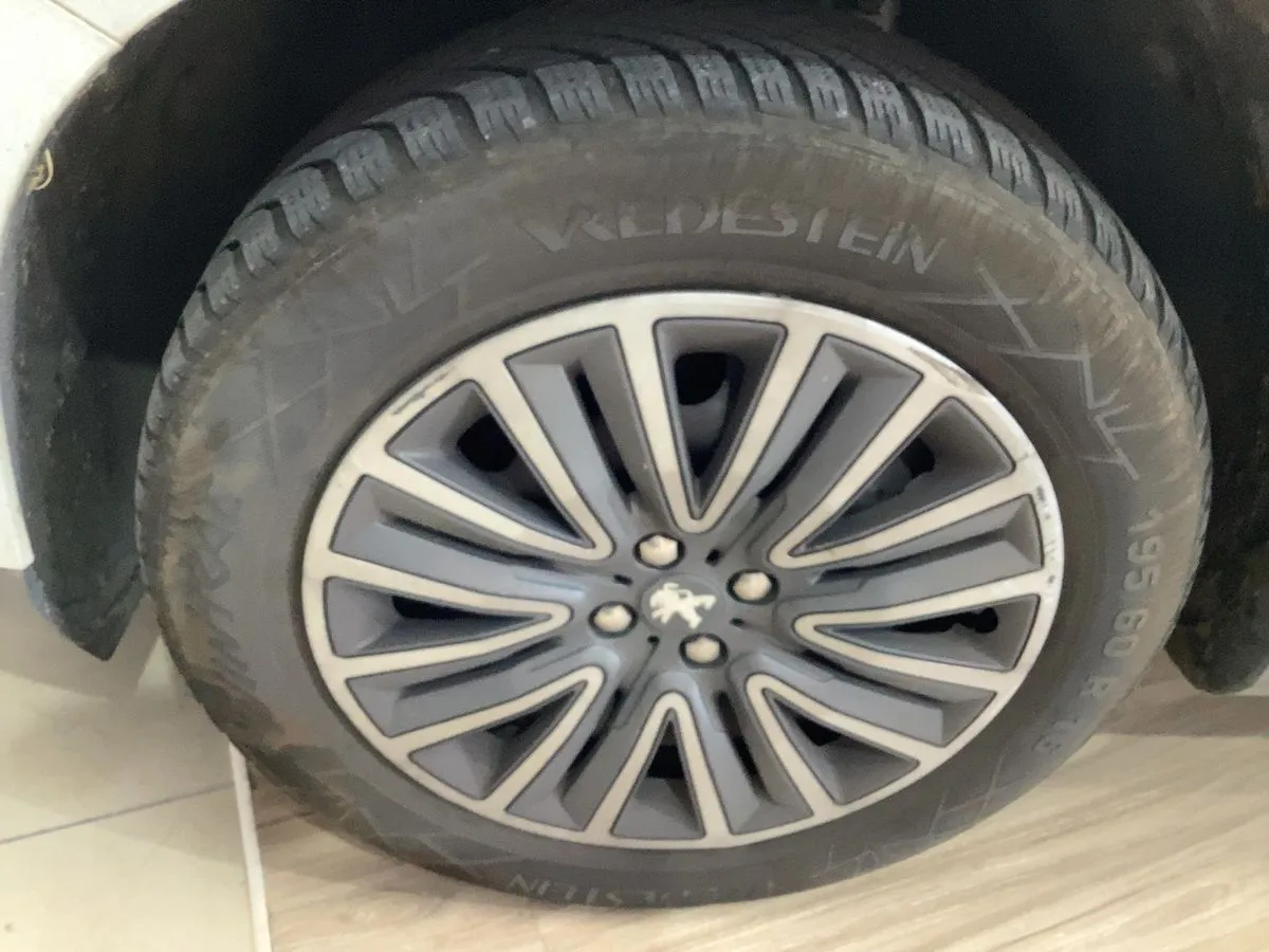 PEUGEOT 2008 1.2 gasolina 3